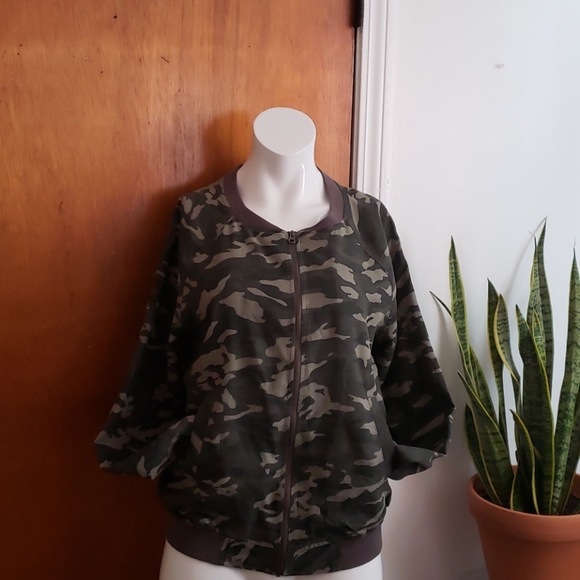 Jacket - Picture 1 of 9